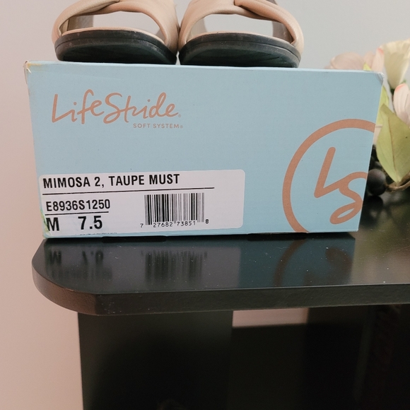 Sandals - Picture 3 of 3